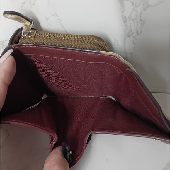 COACH Small Tri-Fold Wallet in Signature Coated Canvas w/ Floral Print - EUC - Picture 6 of 7